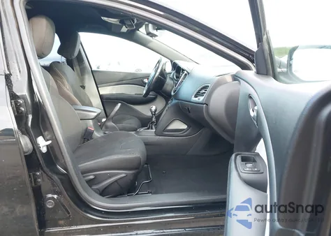 2016 Dodge Dart Sxt z USA, uszkodzony, nr VIN 1C3CDFBB1GD517415